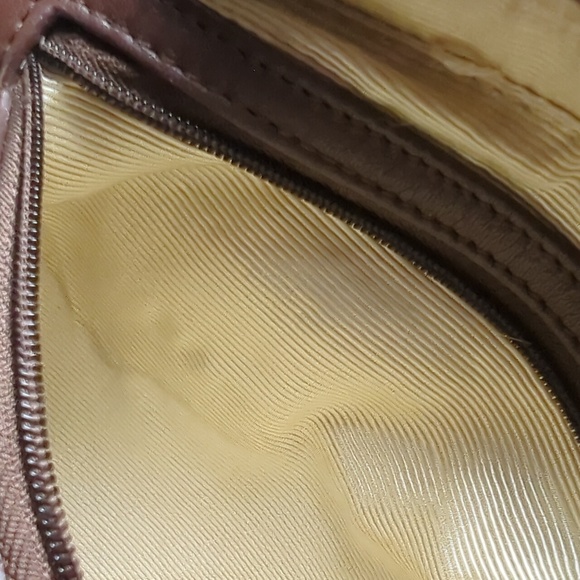 Isabella Fiore Italian Leather Crossbody - Picture 14 of 15